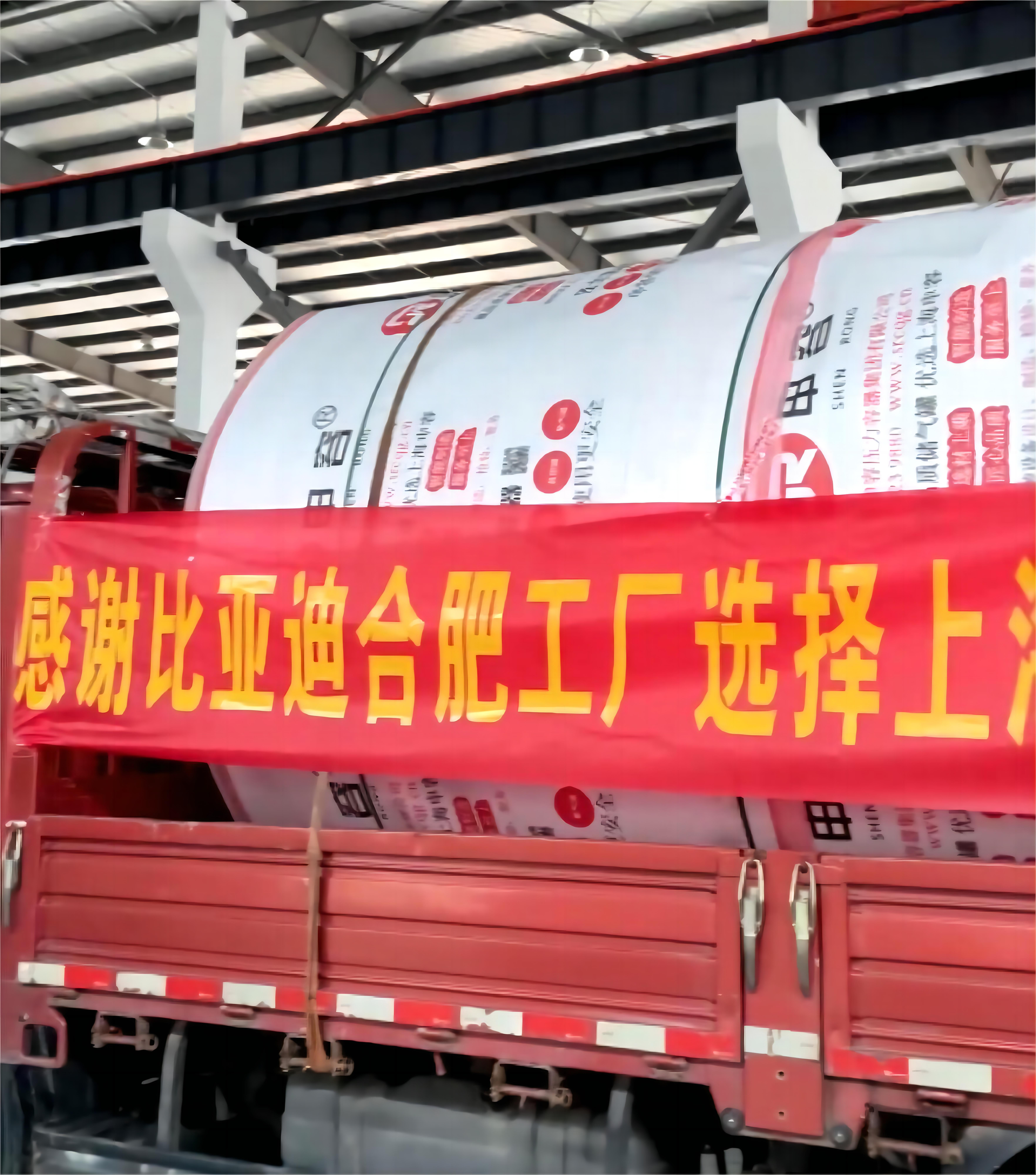 在采購新的儲氣罐時，您應(yīng)該注意以下幾個關(guān)鍵方面： 合規(guī)性 - 確保儲氣罐的設(shè)計、制造和檢驗符合國家頒布的法律法規(guī)和安全技術(shù)規(guī)范，如GB 150《壓力容器》標(biāo)準(zhǔn)或者NB/T 47052等相關(guān)標(biāo)準(zhǔn)。 設(shè)計要求 - 根據(jù)您的需求選擇合適的設(shè)計壓力、容積和材質(zhì)。